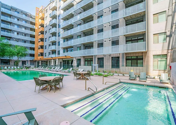 Homey 1bd - Downtown - Gym, Pool, Parking Apartment *