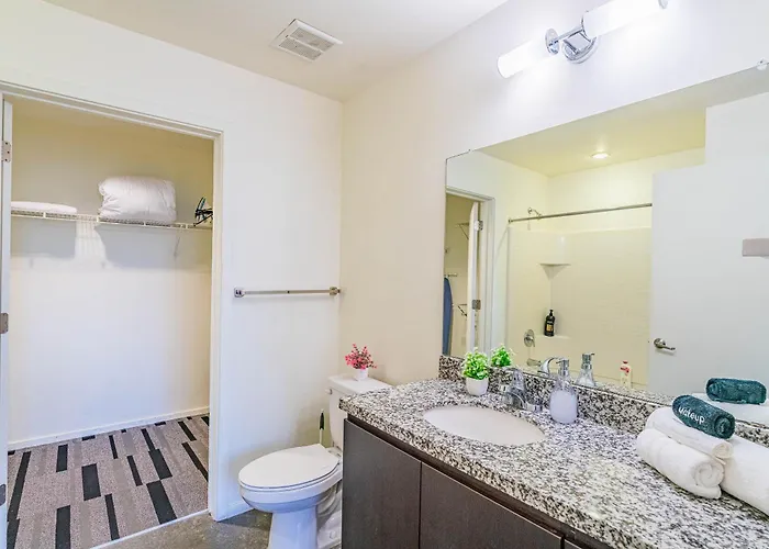 Apartment Homey 1bd - Downtown - Gym, Pool, Parking